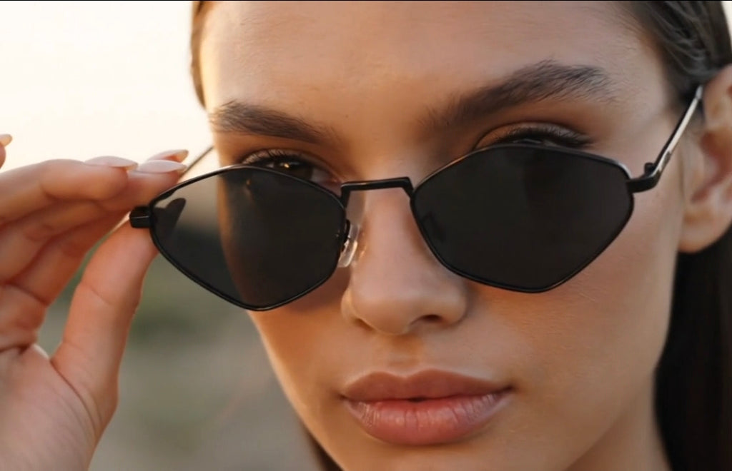 Crest runner Sunglares ^ Color 02 (Black/Gray)